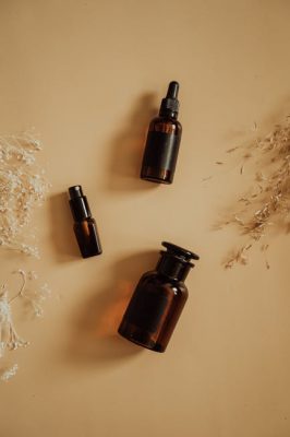 5 Things to Consider When Choosing Essential Oil Bottles